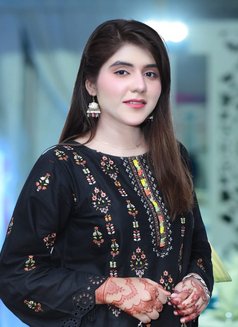 Rija Student - puta in Dubai Photo 1 of 5