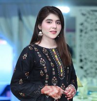 Rija Student - puta in Dubai Photo 1 of 5