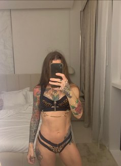 Rikadxb - puta in Dubai Photo 4 of 7