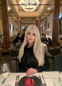 Riley - puta in Dubai Photo 5 of 6