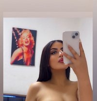 Réém - puta in Abu Dhabi Photo 1 of 12