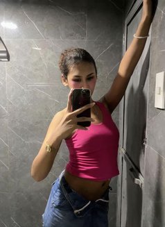 Rin Allison - Acompañantes transexual in Manila Photo 7 of 9
