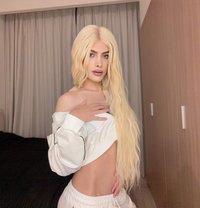 Rina Arabiya 22 cm - Transsexual escort in Dubai