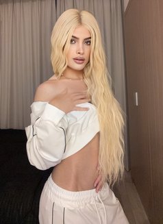 Farah Arabiya 22 cm - Transsexual escort in Dubai Photo 15 of 21