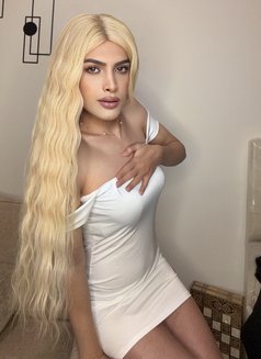 Farah Arabiya 22 cm - Transsexual escort in Dubai Photo 18 of 21