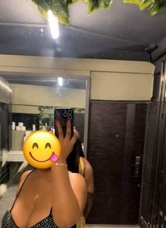 Rina - masseuse in Accra Photo 4 of 5