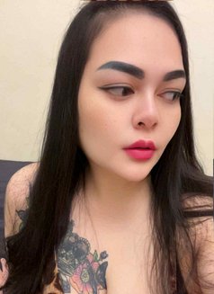 Rina - escort in Jeddah Photo 17 of 20