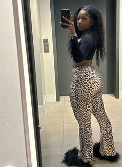 Rina, Young and Bold - puta in Kathmandu Photo 3 of 6