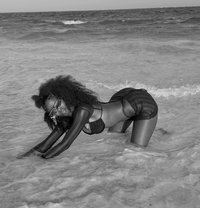 Rinna - escort in Bali