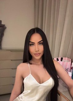 Rinrada - Transsexual escort in Riyadh Photo 5 of 6