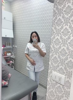 Riri - Acompañante in Doha Photo 7 of 8