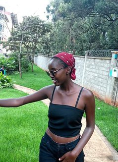 Risa - puta in Nairobi Photo 2 of 4
