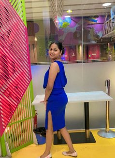 Ruchi Sharma - puta in Noida Photo 3 of 3