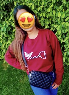 Independent girl Rishika - escort in New Delhi Photo 1 of 4