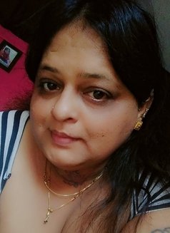 Rita Bhabhi Milf - Transsexual escort in Mumbai Photo 2 of 5