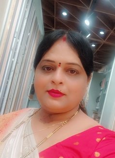 Rita Bhabhi Milf - Transsexual escort in Mumbai Photo 3 of 5