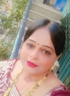 Rita Bhabhi Milf - Transsexual escort in Mumbai Photo 4 of 5