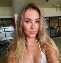 Rita Russian Blonde - puta in Doha Photo 1 of 7