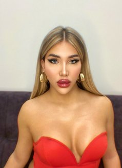 Ritaj - Transsexual escort in Beirut Photo 11 of 13