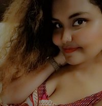 Rithu Akarsha - puta in Dubai