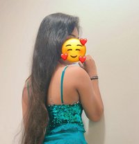 Rithu Akarsha - puta in Dubai