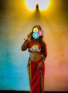 Rithusha Sadamali - puta in Colombo Photo 6 of 6