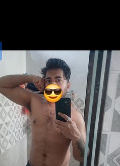 Riti K - Intérprete masculino de adultos in Lucknow Photo 1 of 2