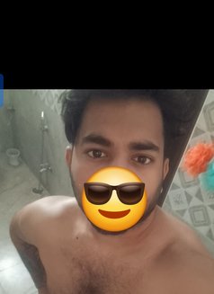 Riti K - Intérprete masculino de adultos in Lucknow Photo 2 of 2