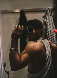 Ritik - Male escort in New Delhi Photo 2 of 4