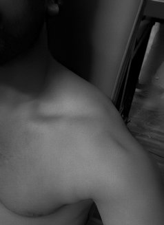 Ritik Sharma - puta in Gurgaon Photo 4 of 4