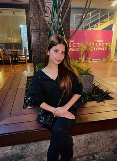 Ritika Gupta - puta in Dubai Photo 3 of 5