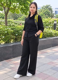 Ritika - puta in Noida Photo 2 of 4