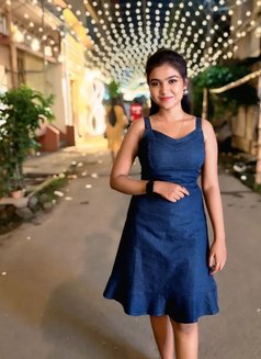 Ritika - puta in Mumbai Photo 4 of 5