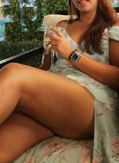 Ritika - puta in Mumbai Photo 1 of 2