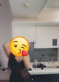 Ritika - escort in Singapore Photo 4 of 13