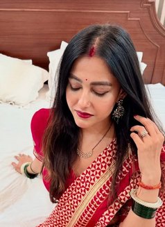 Ritika Sapokota - puta in Kathmandu Photo 1 of 5