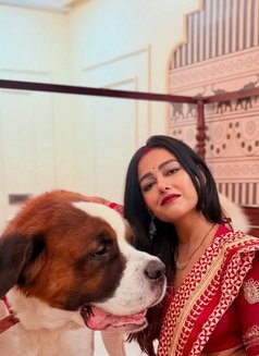 Ritika Sapokota - puta in Kathmandu Photo 2 of 5