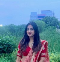 Ritika Sapokota - puta in Kathmandu