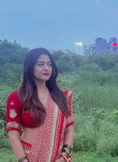 Ritika Sapokota - puta in Kathmandu Photo 5 of 5