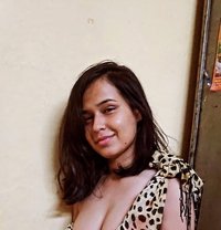 Ritu Chauhan - puta in Chandigarh