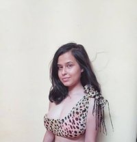 Ritu Chauhan - puta in Chandigarh