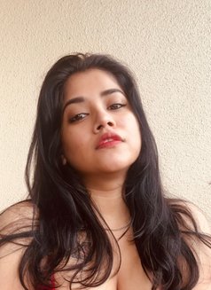 Ritu - escort in Kuwait Photo 4 of 23