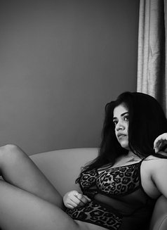 Ritu - escort in Kuwait Photo 7 of 23