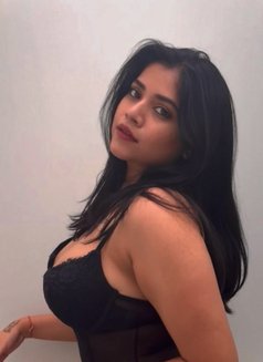 Ritu - escort in Kuwait Photo 10 of 23