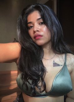 Ritu - escort in Kuwait Photo 12 of 23