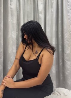 Ritu - escort in Kuwait Photo 16 of 23