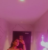 Riu - Acompañantes transexual in Pune