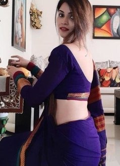 Riya 98999 v 91077 - escort in New Delhi Photo 1 of 1