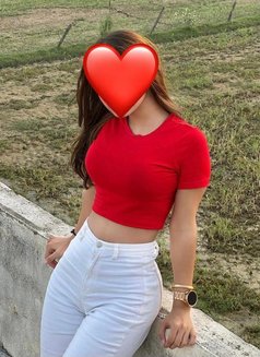 Riya - puta in Noida Photo 3 of 5