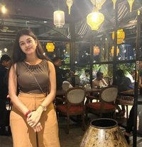 Riya Agarwal - puta in Gurgaon